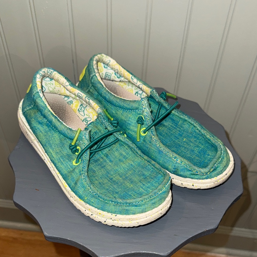 Hey Dude Green Wally Slip-On‎ Shoes size Y2